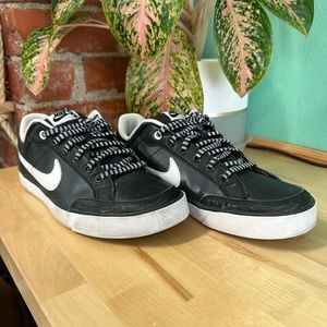 Nike Size 7Y Tennis Shoes